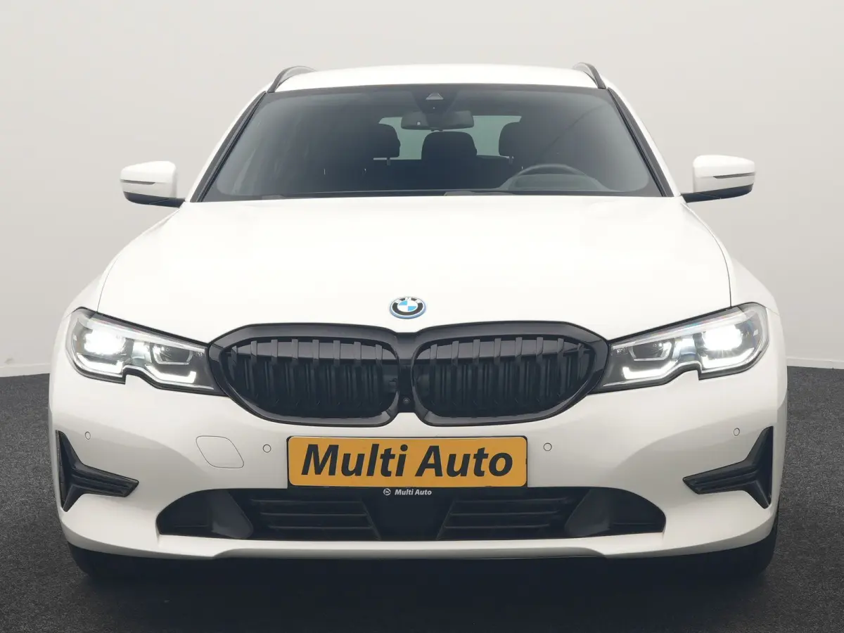 330e Sportline PHEV 293pk | Trekhaak Af Fabriek | Adaptive Cruise | Head Up | 360 Camera | Lederen Sportstoelen Verwarmd | BLIS | Apple Carplay | Navigatie | DAB | Plug In Hybrid |