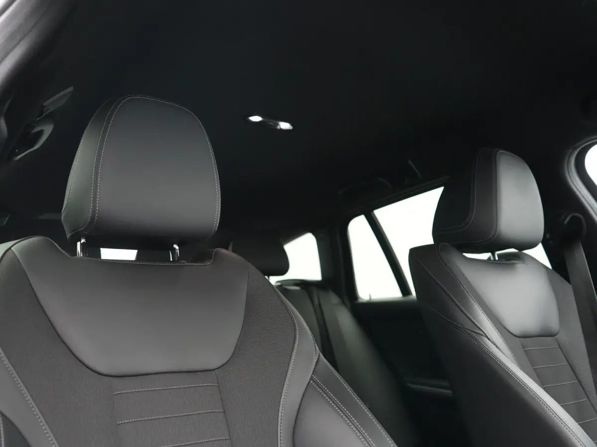 330e Sportline PHEV 293pk | Trekhaak Af Fabriek | Adaptive Cruise | Head Up | 360 Camera | Lederen Sportstoelen Verwarmd | BLIS | Apple Carplay | Navigatie | DAB | Plug In Hybrid |