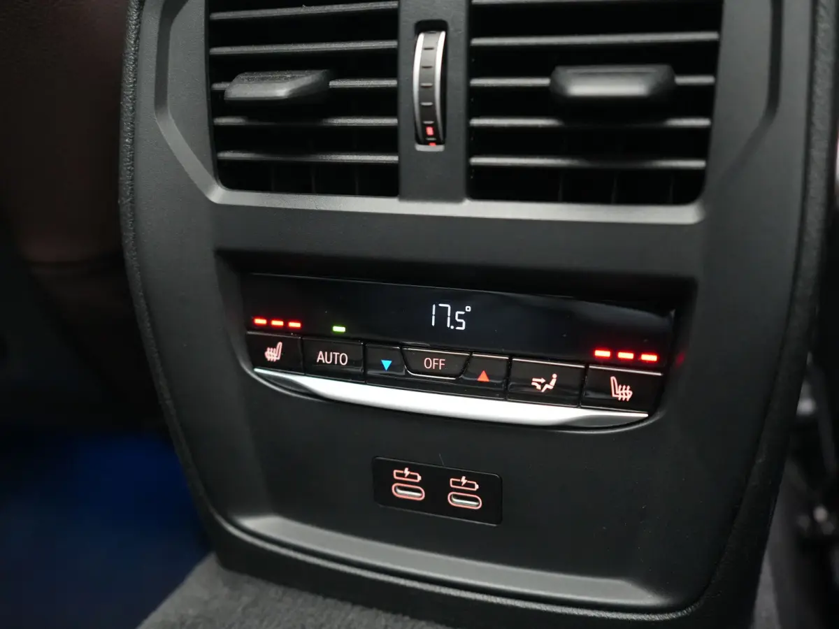 330e M Sport PHEV 293pk Dealer O.H. | Panodak | Laser LED | Head Up | Adaptief Onderstel | Camera | Lederen Sportstoelen & Stuur Verwarmd | Sfeerverlichting | Keyless | BLIS | Apple Carplay 