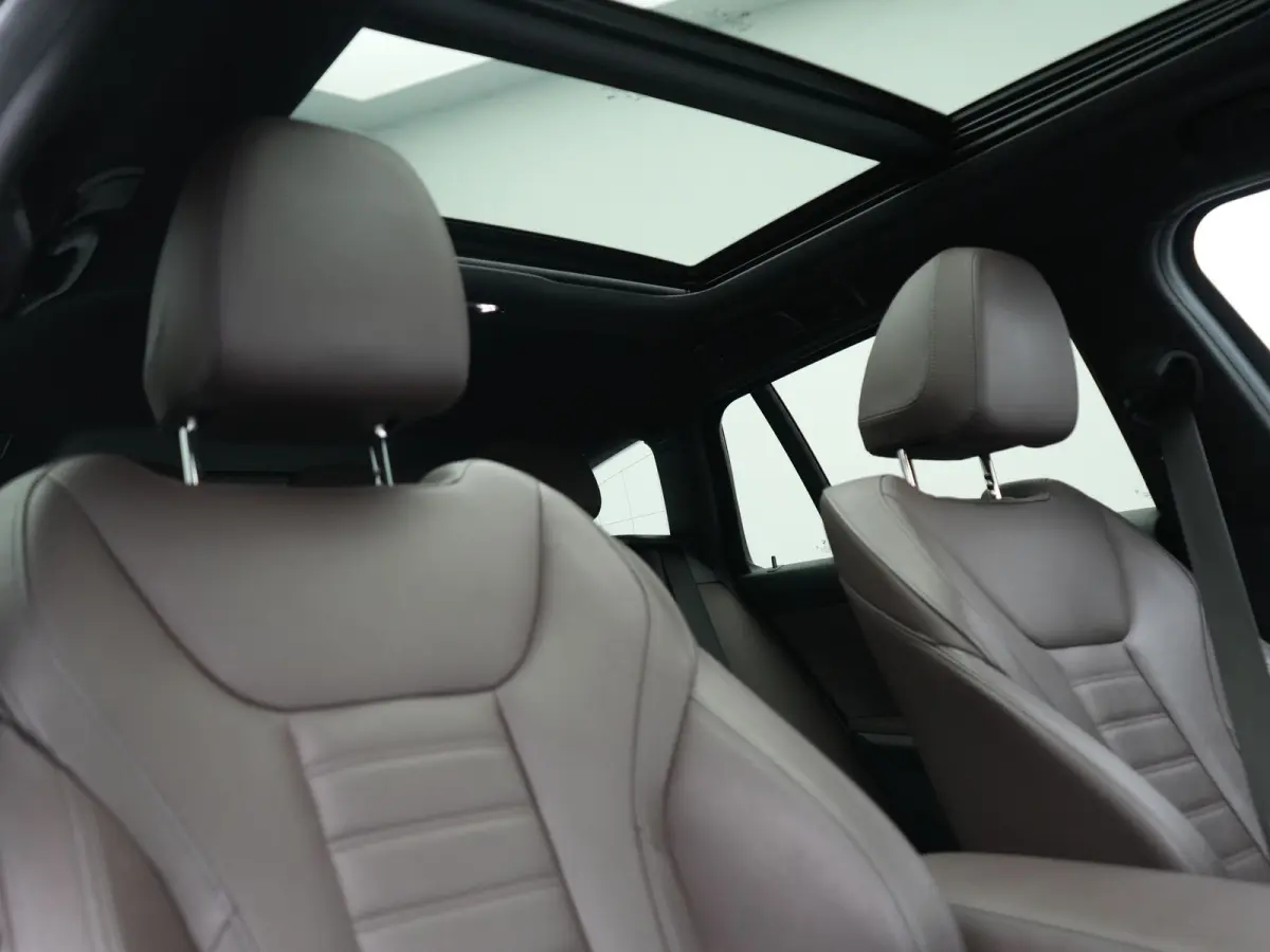 330e M Sport PHEV 293pk Dealer O.H. | Panodak | Laser LED | Head Up | Adaptief Onderstel | Camera | Lederen Sportstoelen & Stuur Verwarmd | Sfeerverlichting | Keyless | BLIS | Apple Carplay 
