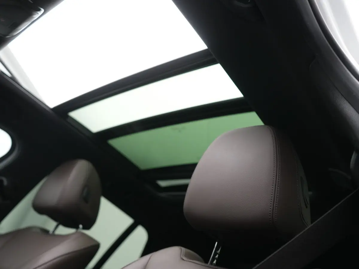 330e M Sport PHEV 293pk Dealer O.H. | Panodak | Laser LED | Head Up | Adaptief Onderstel | Camera | Lederen Sportstoelen & Stuur Verwarmd | Sfeerverlichting | Keyless | BLIS | Apple Carplay 