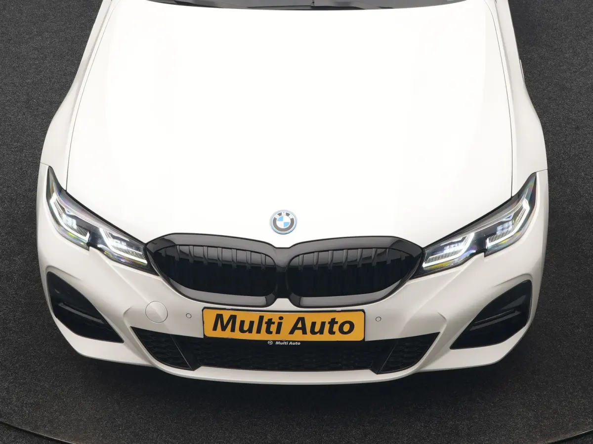 330e M Sport PHEV 293pk Dealer O.H. | Panodak | Laser LED | Head Up | Adaptief Onderstel | Camera | Lederen Sportstoelen & Stuur Verwarmd | Sfeerverlichting | Keyless | BLIS | Apple Carplay 