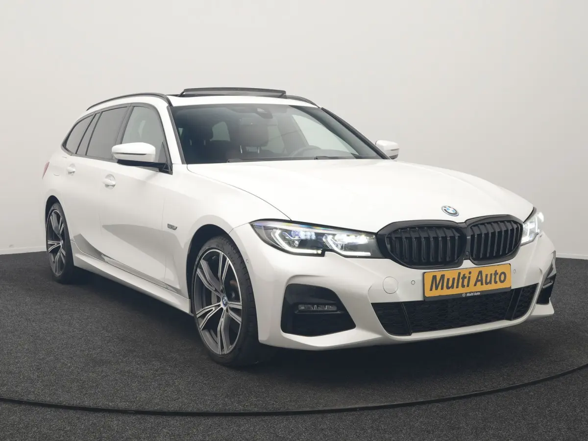 330e M Sport PHEV 293pk Dealer O.H. | Panodak | Laser LED | Head Up | Adaptief Onderstel | Camera | Lederen Sportstoelen & Stuur Verwarmd | Sfeerverlichting | Keyless | BLIS | Apple Carplay 