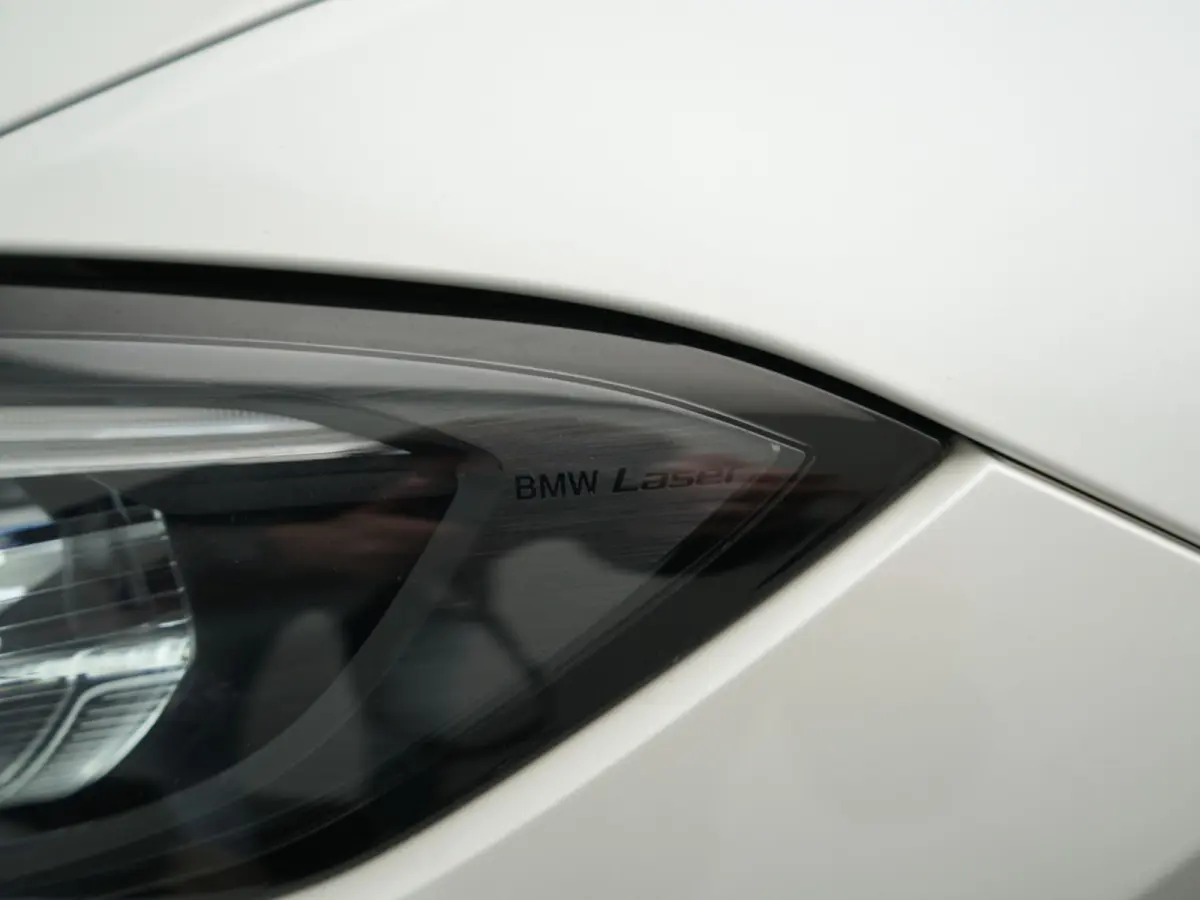 330e M Sport PHEV 293pk Dealer O.H. | Panodak | Laser LED | Head Up | Adaptief Onderstel | Camera | Lederen Sportstoelen & Stuur Verwarmd | Sfeerverlichting | Keyless | BLIS | Apple Carplay 