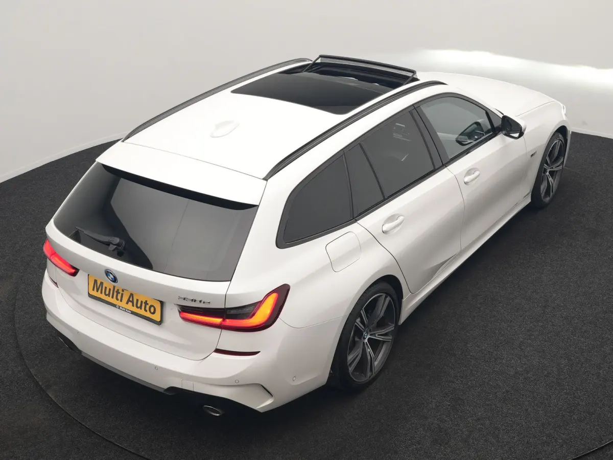 330e M Sport PHEV 293pk Dealer O.H. | Panodak | Laser LED | Head Up | Adaptief Onderstel | Camera | Lederen Sportstoelen & Stuur Verwarmd | Sfeerverlichting | Keyless | BLIS | Apple Carplay 