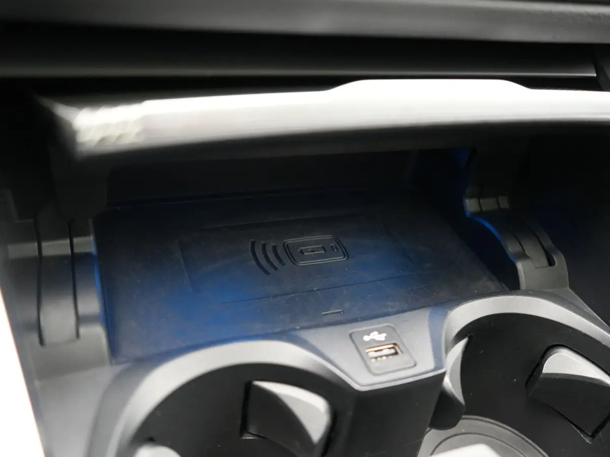 330e M Sport PHEV 293pk Dealer O.H. | Panodak | Laser LED | Head Up | Adaptief Onderstel | Camera | Lederen Sportstoelen & Stuur Verwarmd | Sfeerverlichting | Keyless | BLIS | Apple Carplay 