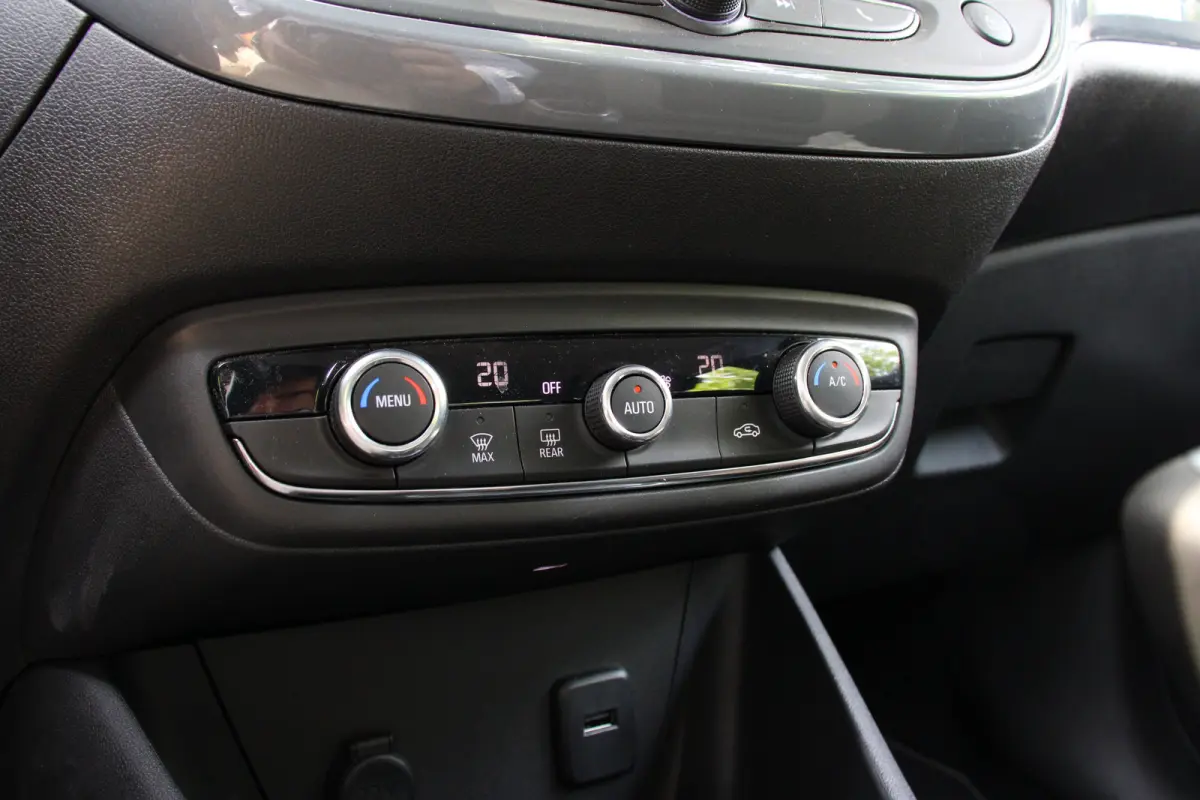 1.2 Turbo 110pk Innovation | NL-AUTO! | 1E EIGENAAR! | CRUISE | PARK SENS | APPLE CARPLAY/ANDROID AUTO | LED | CLIMA