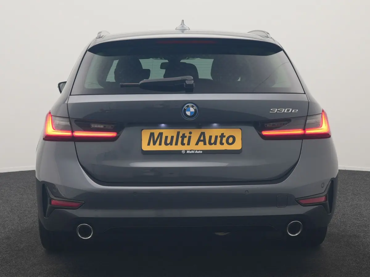 330e Sportline PHEV 293pk Dealer O.H | Trekhaak Af Fabriek | Camera | Cruise Control | Lederen Sportstoelen Verwarmd | Apple Carplay | Virtual | Navigatie | Sfeerverlichting | DAB | 17"L.M |