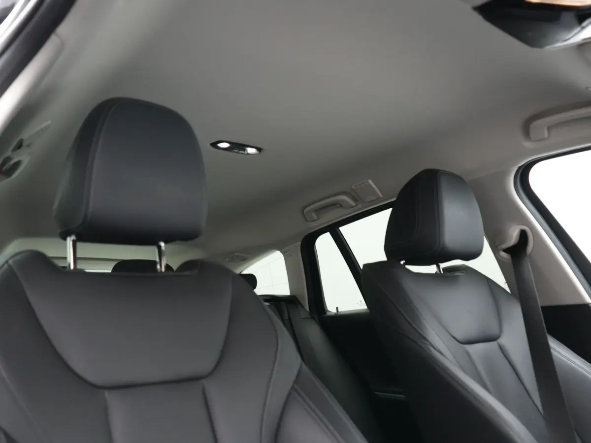 330e Sportline PHEV 293pk Dealer O.H | Trekhaak Af Fabriek | Camera | Cruise Control | Lederen Sportstoelen Verwarmd | Apple Carplay | Virtual | Navigatie | Sfeerverlichting | DAB | 17"L.M |