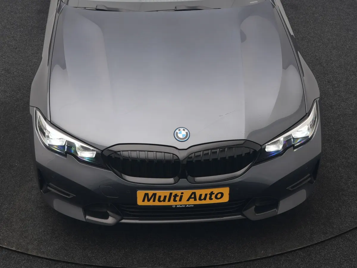 330e Sportline PHEV 293pk Dealer O.H | Trekhaak Af Fabriek | Camera | Cruise Control | Lederen Sportstoelen Verwarmd | Apple Carplay | Virtual | Navigatie | Sfeerverlichting | DAB | 17"L.M |