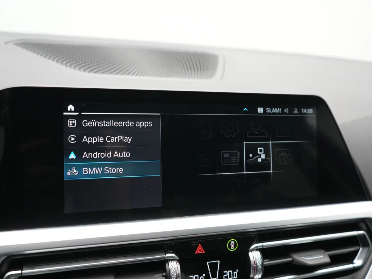 330e Sportline PHEV 293pk Dealer O.H | Trekhaak Af Fabriek | Camera | Cruise Control | Lederen Sportstoelen Verwarmd | Apple Carplay | Virtual | Navigatie | Sfeerverlichting | DAB | 17"L.M |