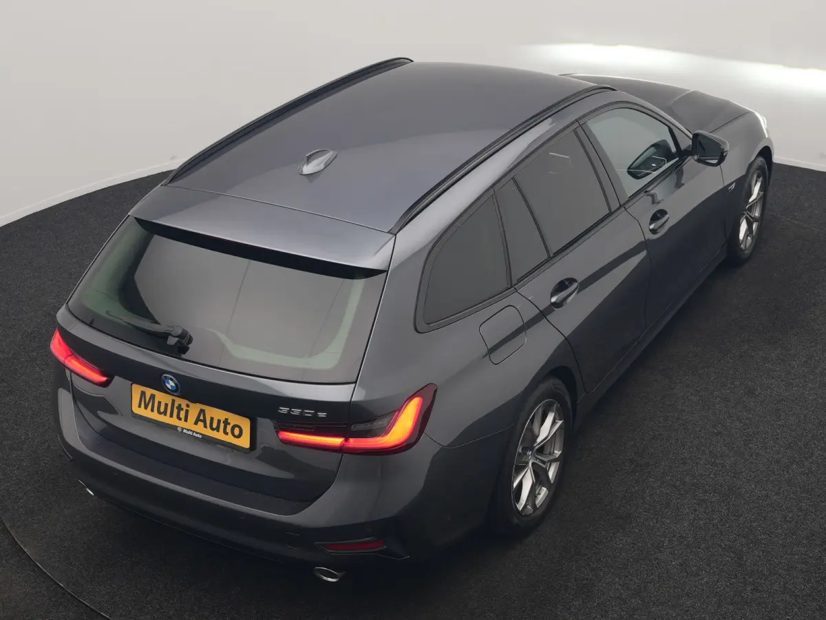 330e Sportline PHEV 293pk Dealer O.H | Trekhaak Af Fabriek | Camera | Cruise Control | Lederen Sportstoelen Verwarmd | Apple Carplay | Virtual | Navigatie | Sfeerverlichting | DAB | 17"L.M |