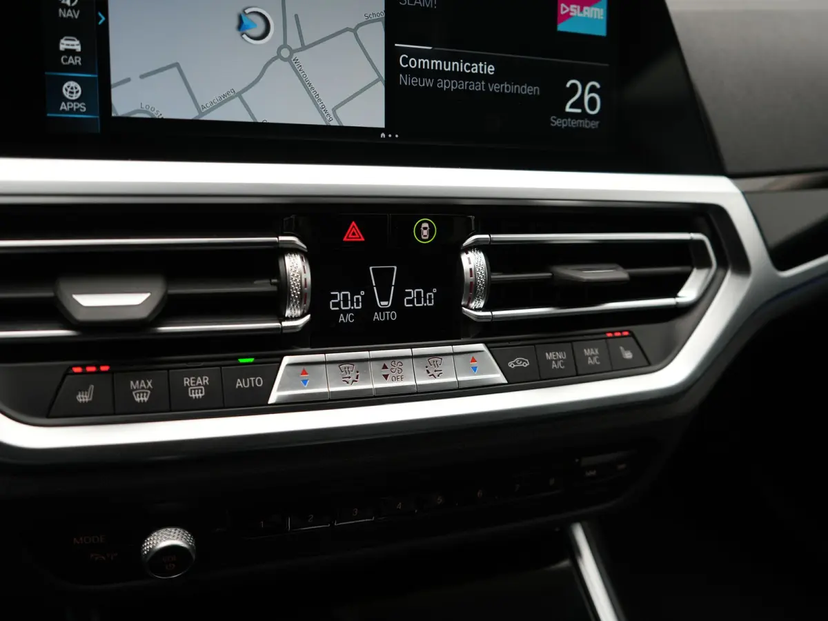 330e Sportline PHEV 293pk Dealer O.H | Trekhaak Af Fabriek | Camera | Cruise Control | Lederen Sportstoelen Verwarmd | Apple Carplay | Virtual | Navigatie | Sfeerverlichting | DAB | 17"L.M |