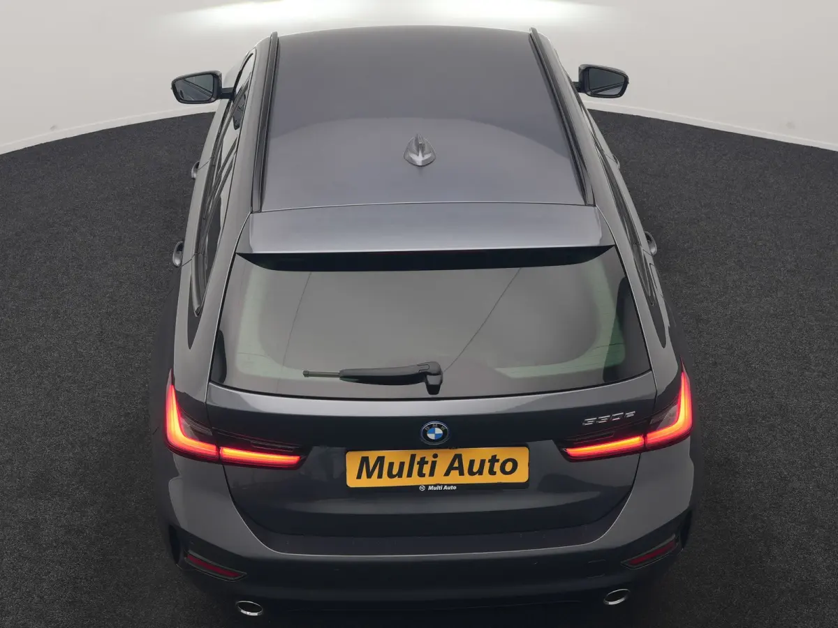 330e Sportline PHEV 293pk Dealer O.H | Trekhaak Af Fabriek | Camera | Cruise Control | Lederen Sportstoelen Verwarmd | Apple Carplay | Virtual | Navigatie | Sfeerverlichting | DAB | 17"L.M |
