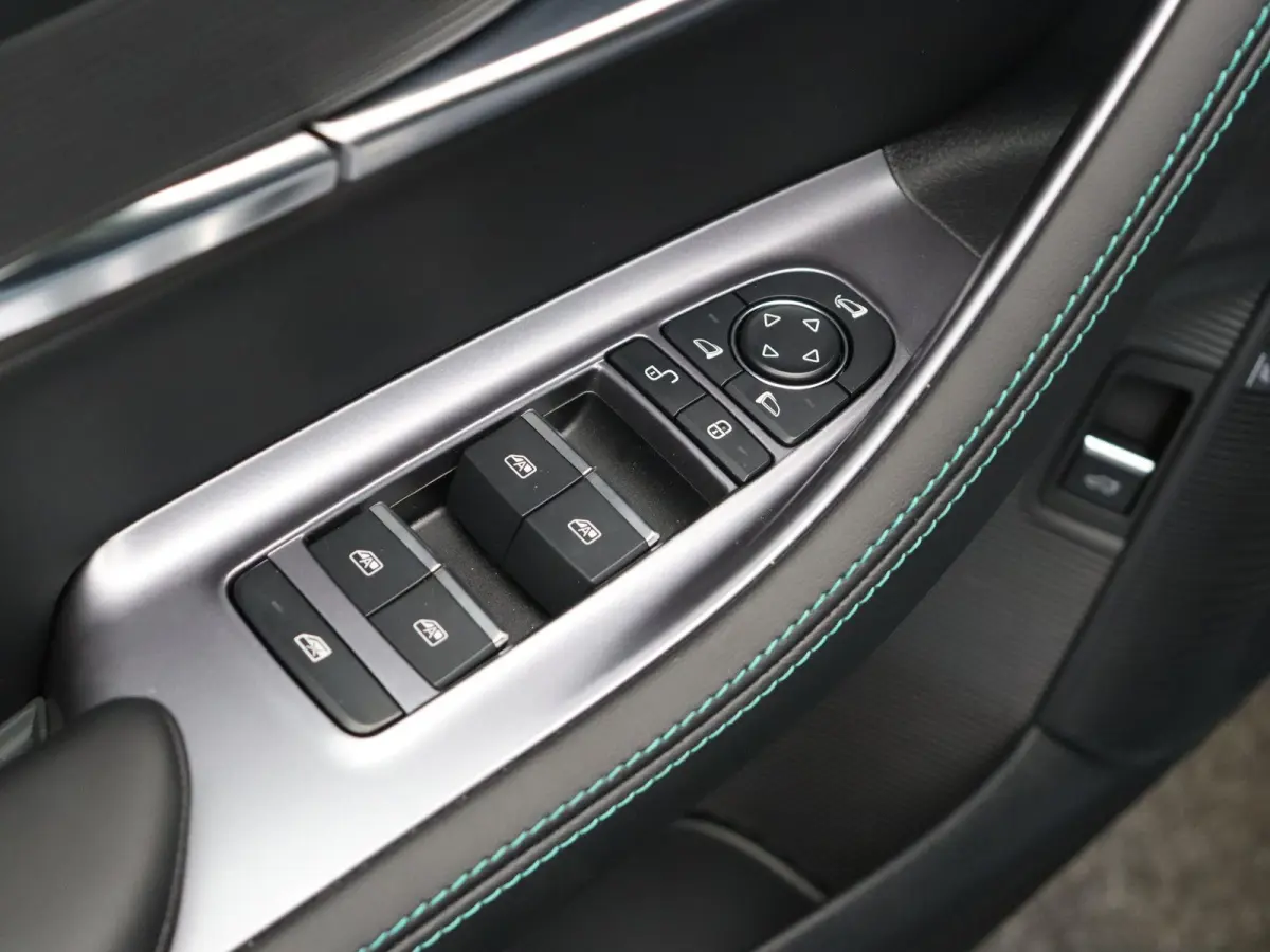 1.5 DM-i FWD Comfort | 26.6 KWh Accu | 125km WLPT |  Panoramadak | Head-Up Display |