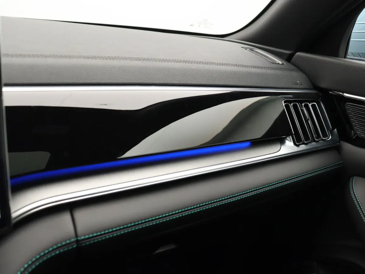 1.5 DM-i FWD Comfort | 26.6 KWh Accu | 125km WLPT |  Panoramadak | Head-Up Display |