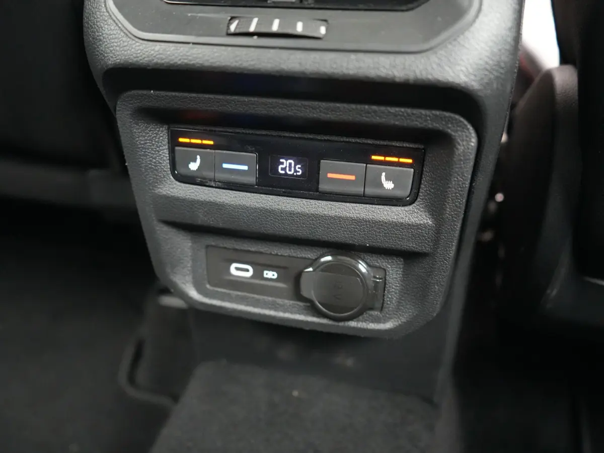1.4 TSI e-Hybrid PHEV FR Business Intense 245pk Dealer O.H | Trekhaak Af Fabriek | Panodak | Adaptive Cruise | 360 Camera | Sportstoelen Memory & Verwarmd | Keyless | Blis | Stuur Verwarmd |