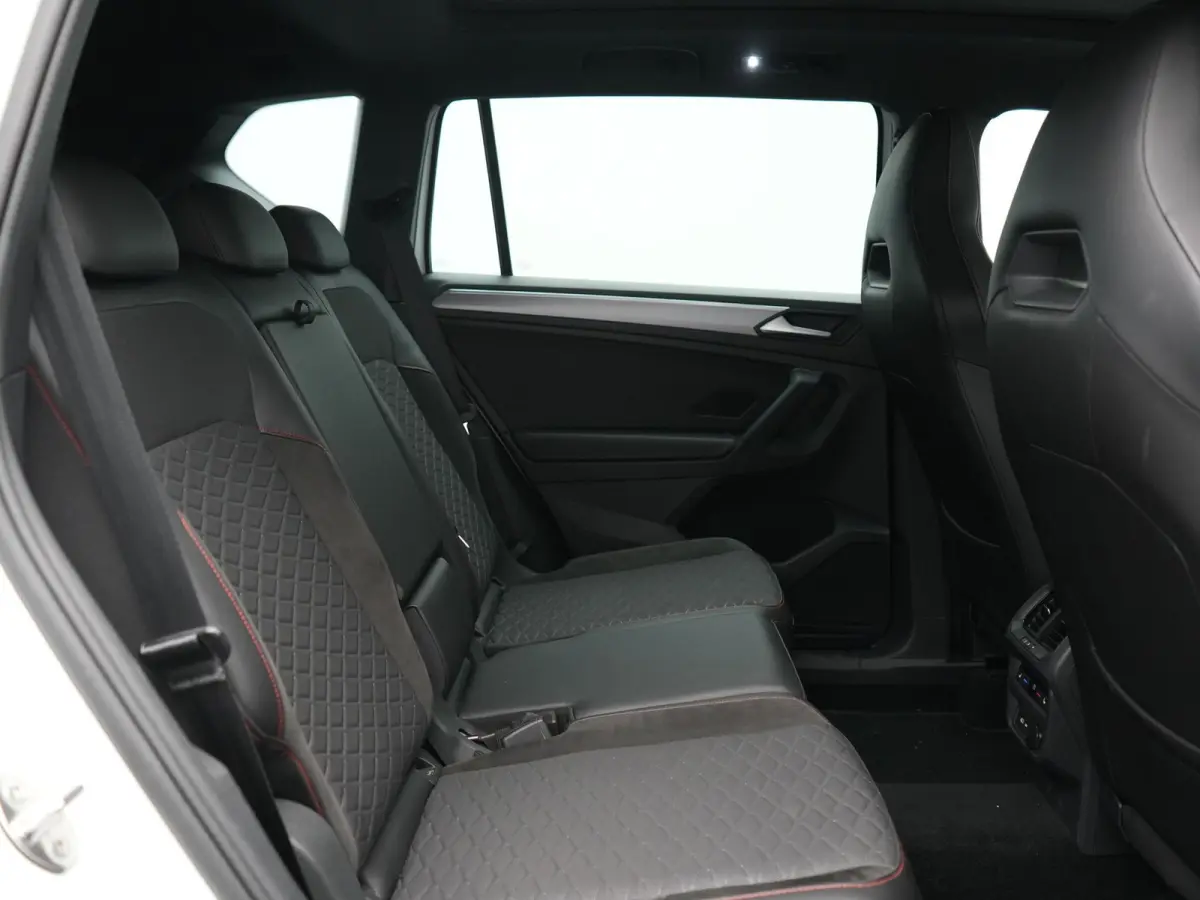 1.4 TSI e-Hybrid PHEV FR Business Intense 245pk Dealer O.H | Trekhaak Af Fabriek | Panodak | Adaptive Cruise | 360 Camera | Sportstoelen Memory & Verwarmd | Keyless | Blis | Stuur Verwarmd |