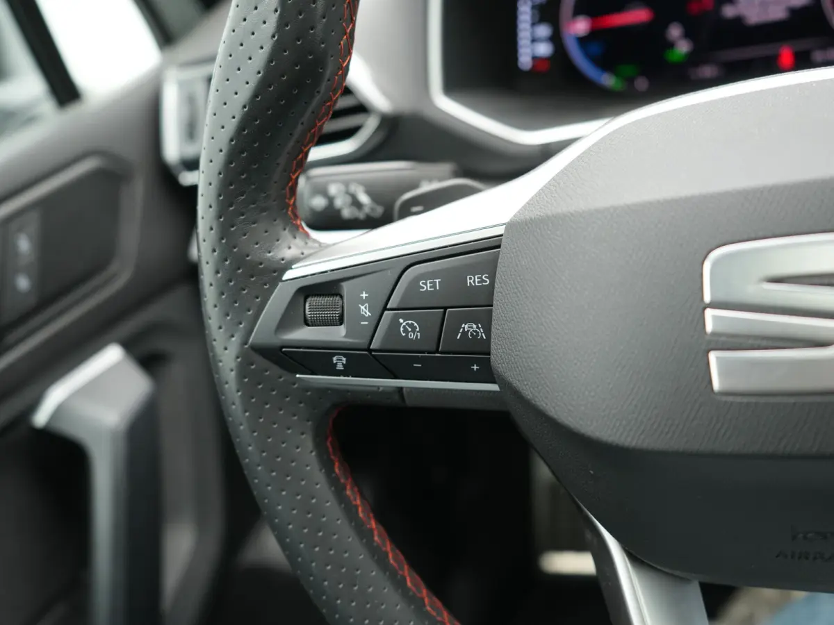 1.4 TSI e-Hybrid PHEV FR Business Intense 245pk Dealer O.H | Trekhaak Af Fabriek | Panodak | Adaptive Cruise | 360 Camera | Sportstoelen Memory & Verwarmd | Keyless | Blis | Stuur Verwarmd |