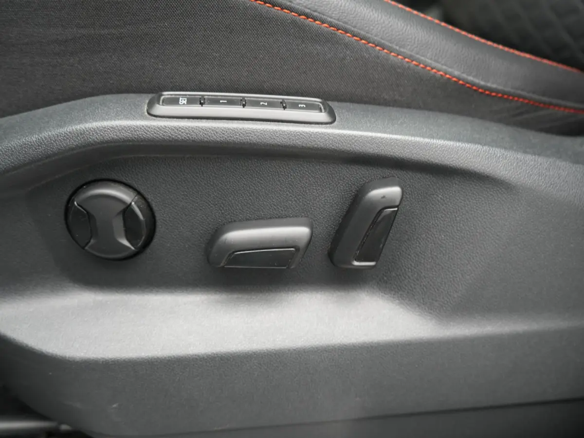 1.4 TSI e-Hybrid PHEV FR Business Intense 245pk Dealer O.H | Trekhaak Af Fabriek | Panodak | Adaptive Cruise | 360 Camera | Sportstoelen Memory & Verwarmd | Keyless | Blis | Stuur Verwarmd |