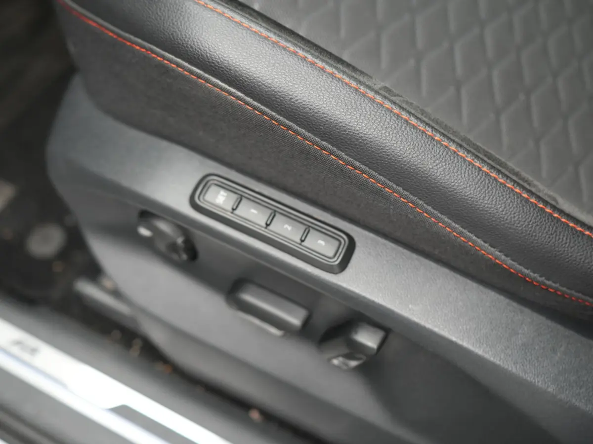 1.4 TSI e-Hybrid PHEV FR Business Intense 245pk Dealer O.H | Trekhaak Af Fabriek | Panodak | Adaptive Cruise | 360 Camera | Sportstoelen Memory & Verwarmd | Keyless | Blis | Stuur Verwarmd |
