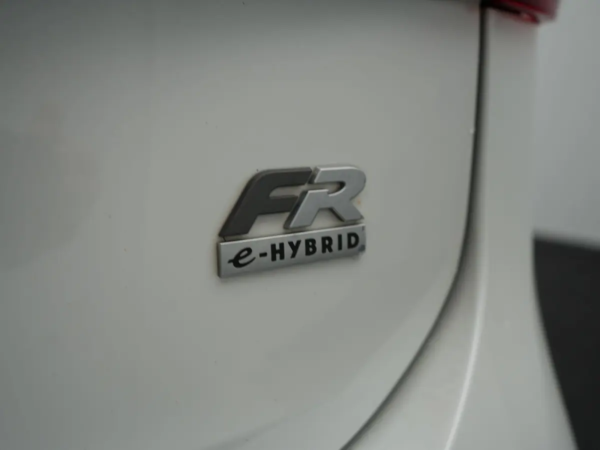 1.4 TSI e-Hybrid PHEV FR Business Intense 245pk Dealer O.H | Trekhaak Af Fabriek | Panodak | Adaptive Cruise | 360 Camera | Sportstoelen Memory & Verwarmd | Keyless | Blis | Stuur Verwarmd |