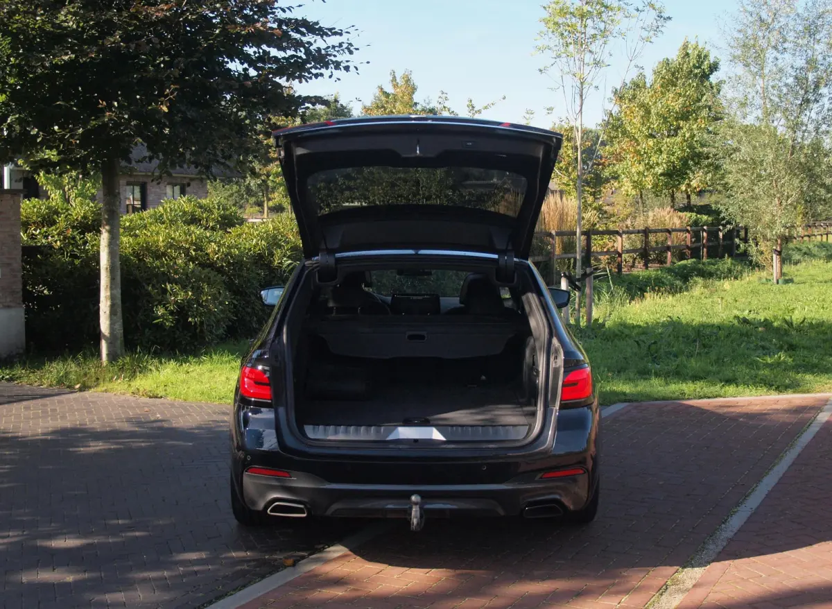 530e Business Edition Plus | M-Pakket | Panoramadak | Trekhaak | Camera | Sfeerverlichting | NL-Auto |