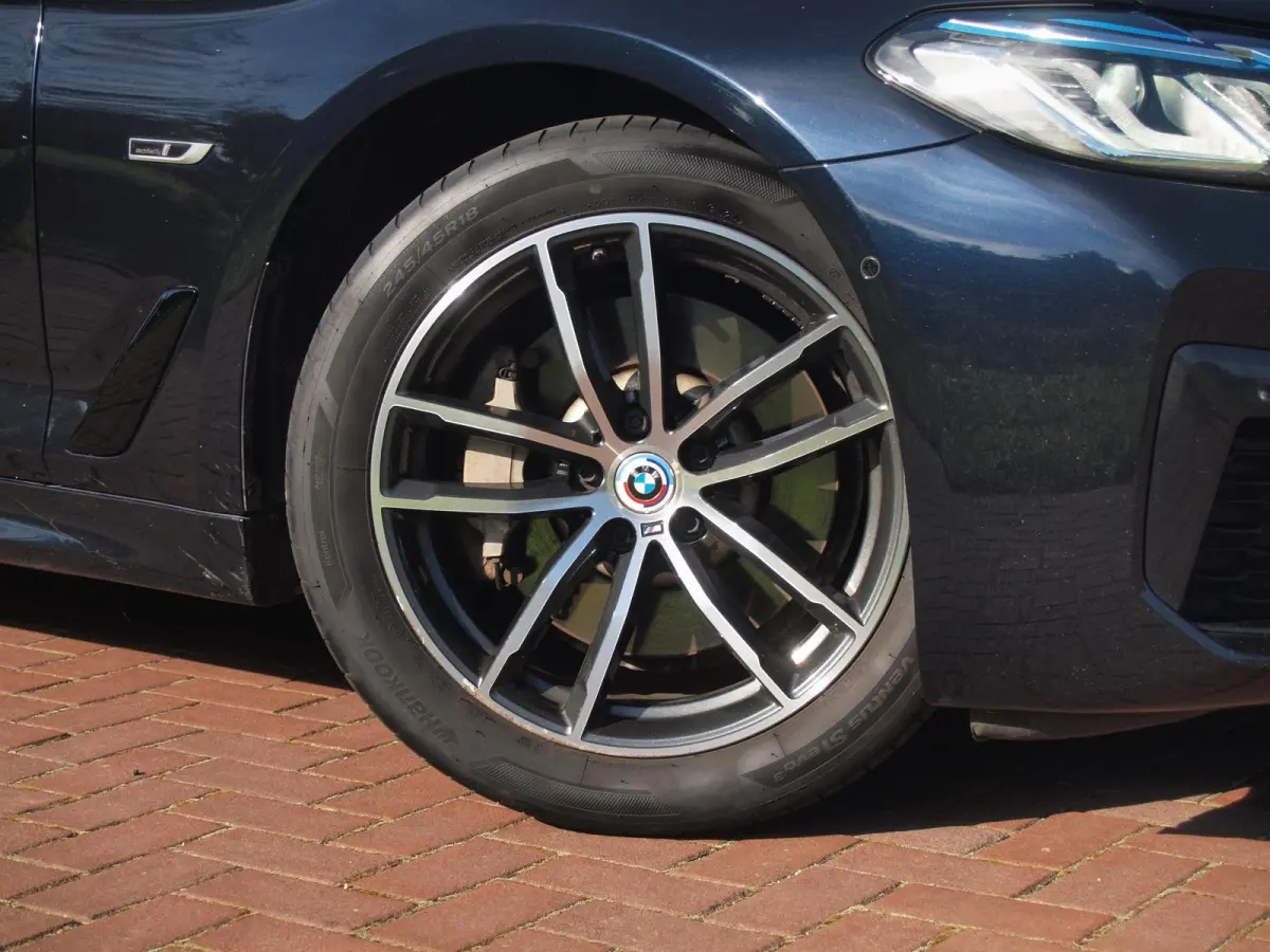 530e Business Edition Plus | M-Pakket | Panoramadak | Trekhaak | Camera | Sfeerverlichting | NL-Auto |