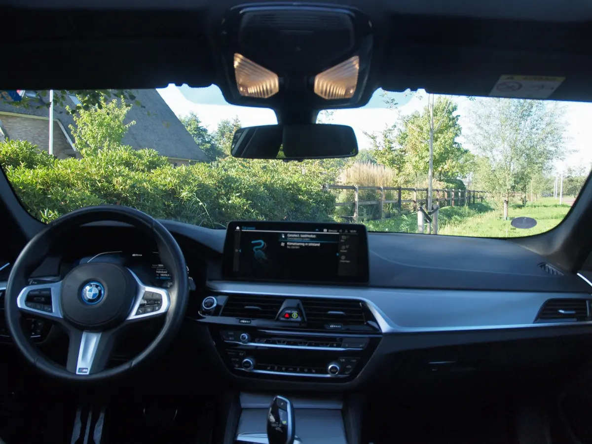 530e Business Edition Plus | M-Pakket | Panoramadak | Trekhaak | Camera | Sfeerverlichting | NL-Auto |