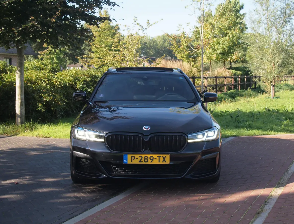 530e Business Edition Plus | M-Pakket | Panoramadak | Trekhaak | Camera | Sfeerverlichting | NL-Auto |