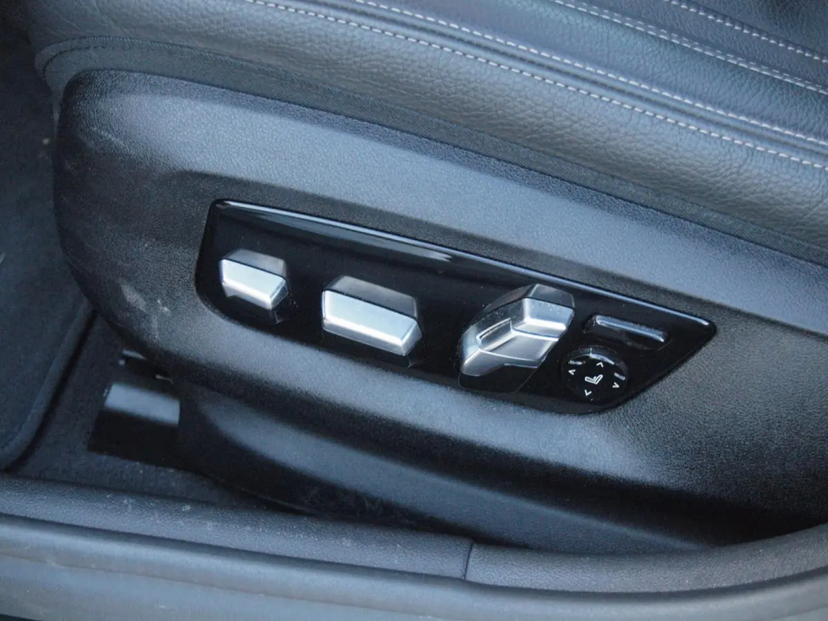 530e Business Edition Plus | M-Pakket | Panoramadak | Trekhaak | Camera | Sfeerverlichting | NL-Auto |