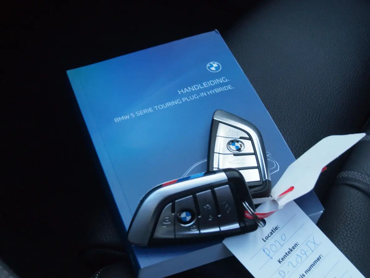 530e Business Edition Plus | M-Pakket | Panoramadak | Trekhaak | Camera | Sfeerverlichting | NL-Auto |