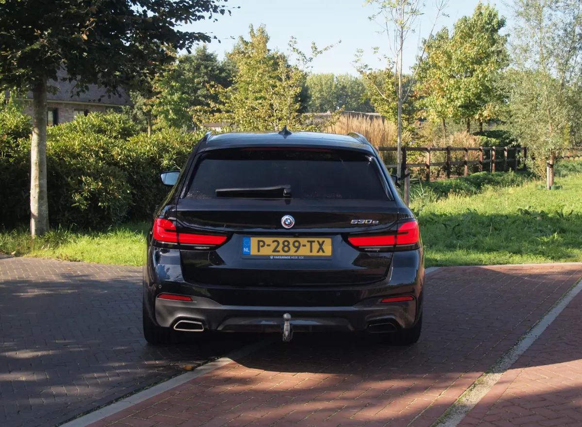 530e Business Edition Plus | M-Pakket | Panoramadak | Trekhaak | Camera | Sfeerverlichting | NL-Auto |