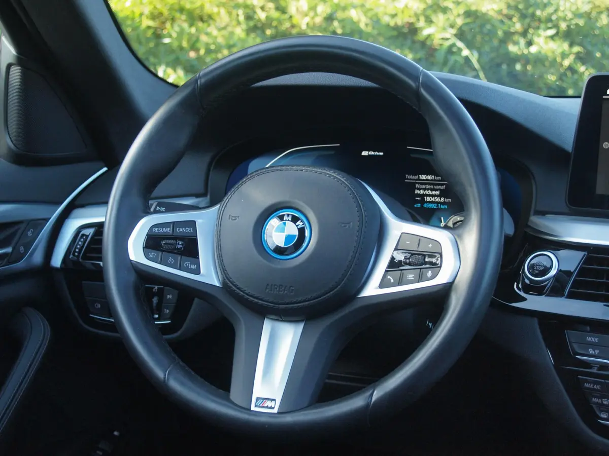 530e Business Edition Plus | M-Pakket | Panoramadak | Trekhaak | Camera | Sfeerverlichting | NL-Auto |