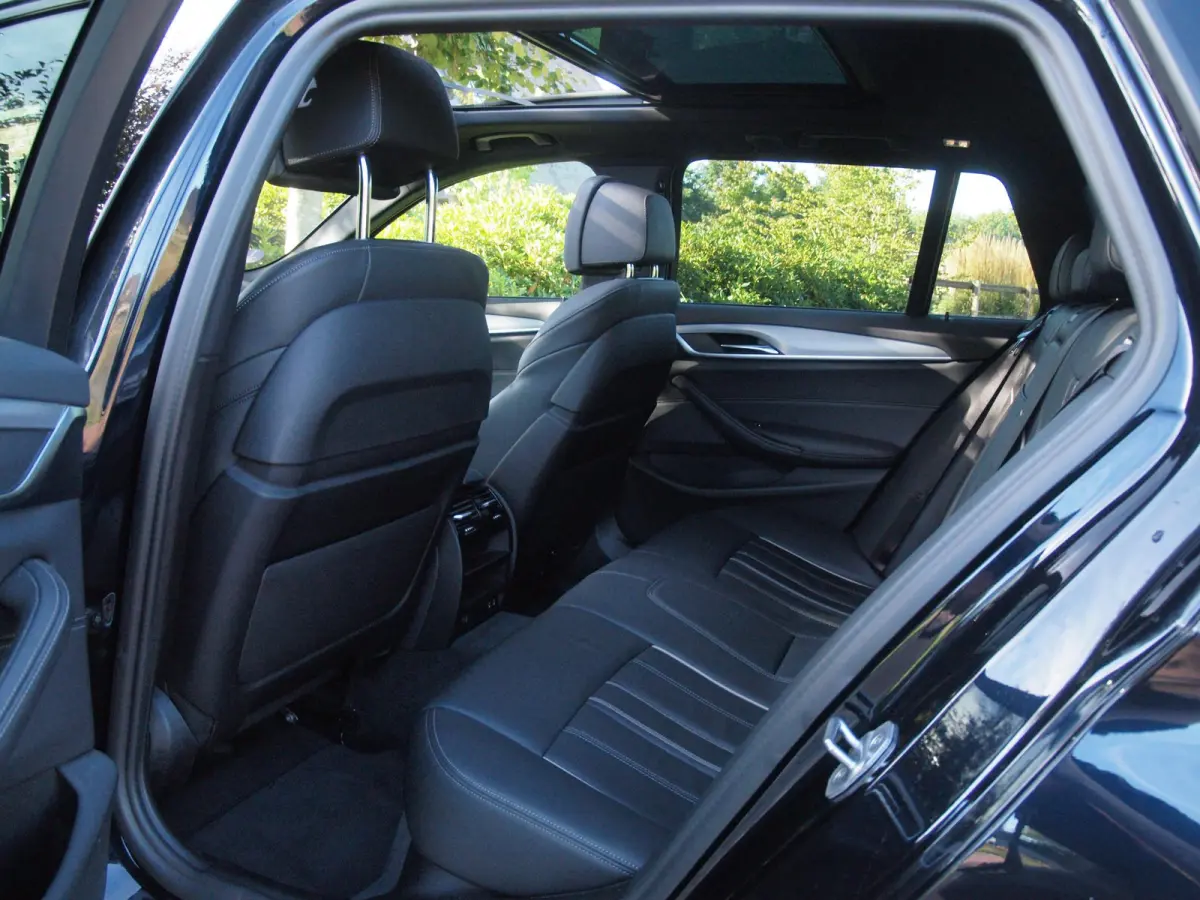 530e Business Edition Plus | M-Pakket | Panoramadak | Trekhaak | Camera | Sfeerverlichting | NL-Auto |