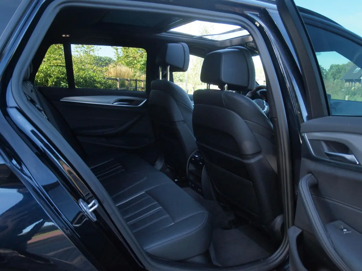 530e Business Edition Plus | M-Pakket | Panoramadak | Trekhaak | Camera | Sfeerverlichting | NL-Auto |