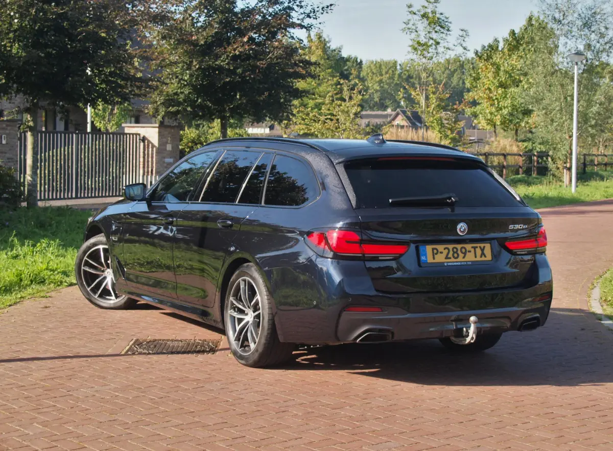 530e Business Edition Plus | M-Pakket | Panoramadak | Trekhaak | Camera | Sfeerverlichting | NL-Auto |
