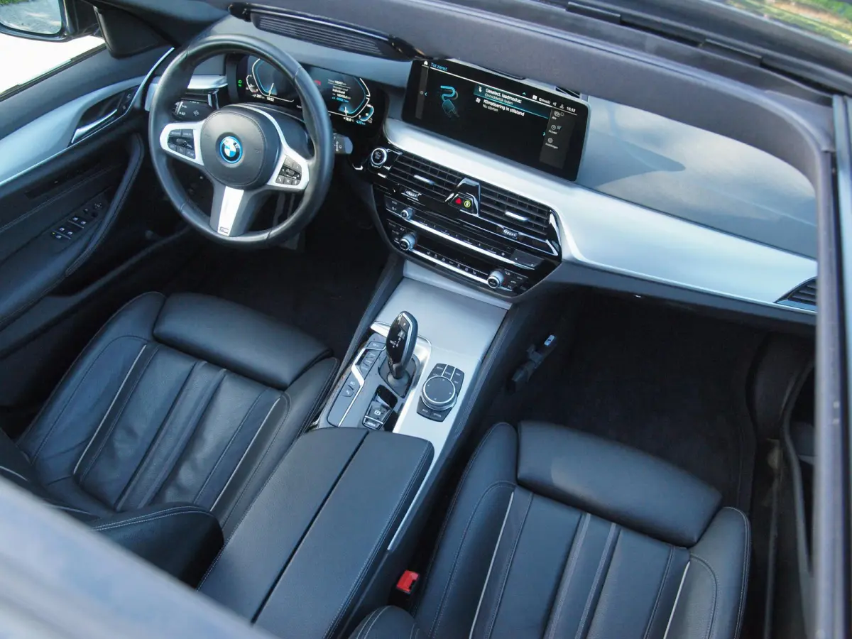 530e Business Edition Plus | M-Pakket | Panoramadak | Trekhaak | Camera | Sfeerverlichting | NL-Auto |