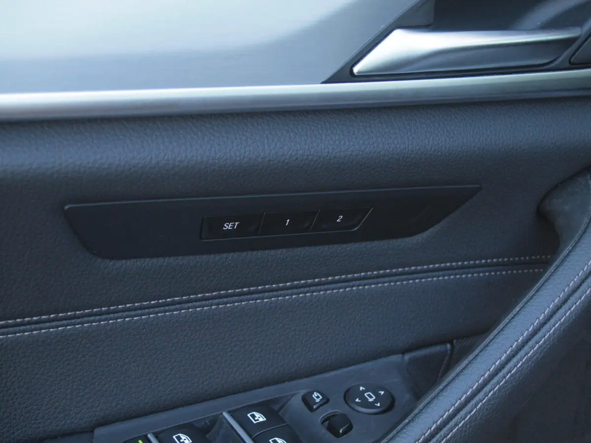 530e Business Edition Plus | M-Pakket | Panoramadak | Trekhaak | Camera | Sfeerverlichting | NL-Auto |