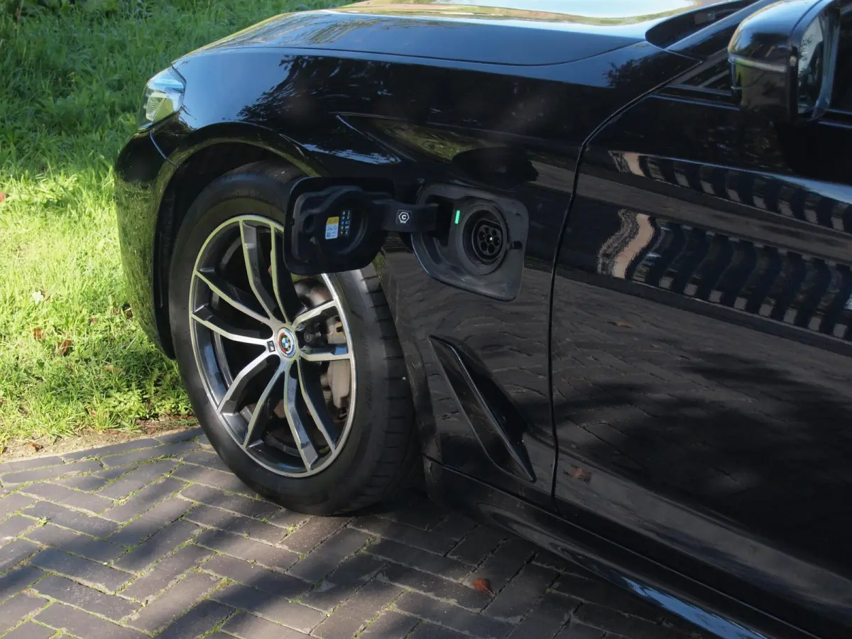 530e Business Edition Plus | M-Pakket | Panoramadak | Trekhaak | Camera | Sfeerverlichting | NL-Auto |