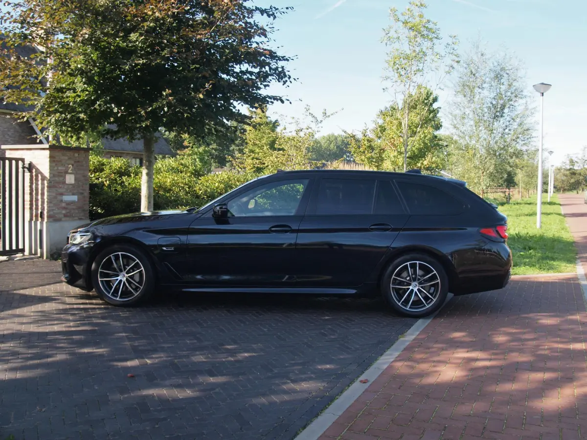 530e Business Edition Plus | M-Pakket | Panoramadak | Trekhaak | Camera | Sfeerverlichting | NL-Auto |