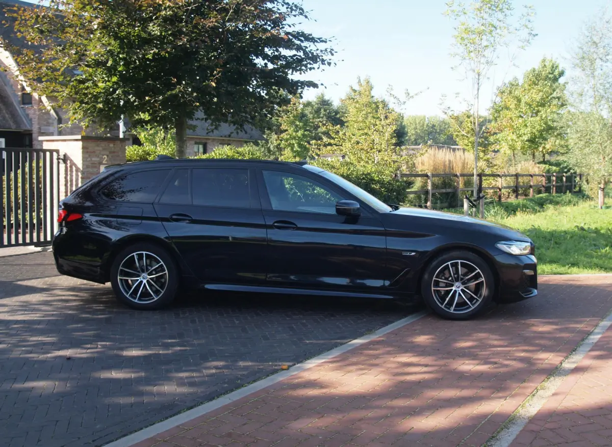 530e Business Edition Plus | M-Pakket | Panoramadak | Trekhaak | Camera | Sfeerverlichting | NL-Auto |