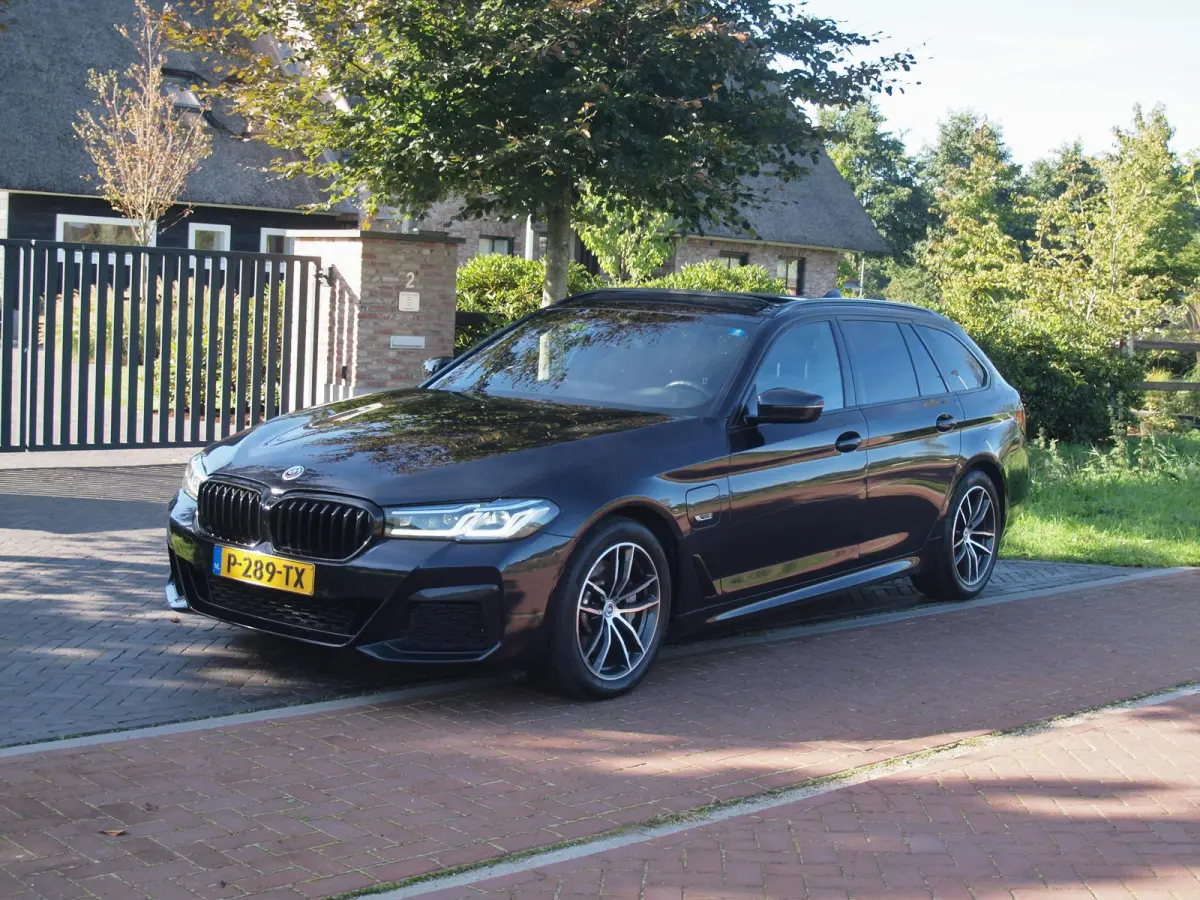 530e Business Edition Plus | M-Pakket | Panoramadak | Trekhaak | Camera | Sfeerverlichting | NL-Auto |