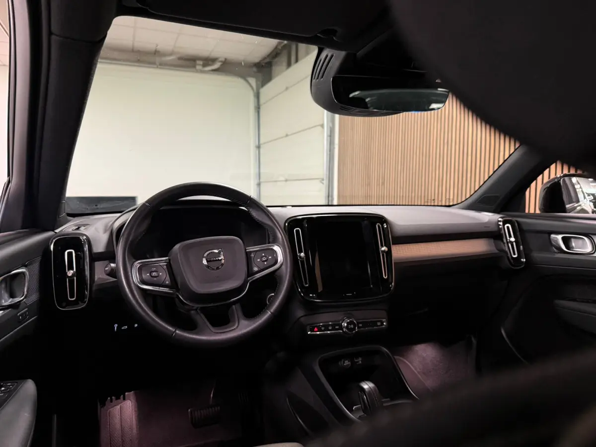 T4 R-Design T4 Recharge R-Design | Bestuurdersstoel elektrisch geheugen | Adaptieve Cruise Control | Stoel en Stuurwielverwarming | Parkeercamera | Standkachel met Volvo On Call App | Pilot 