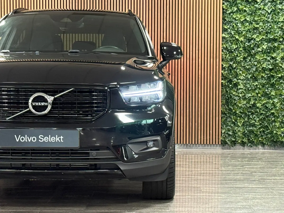 T4 R-Design T4 Recharge R-Design | Bestuurdersstoel elektrisch geheugen | Adaptieve Cruise Control | Stoel en Stuurwielverwarming | Parkeercamera | Standkachel met Volvo On Call App | Pilot 