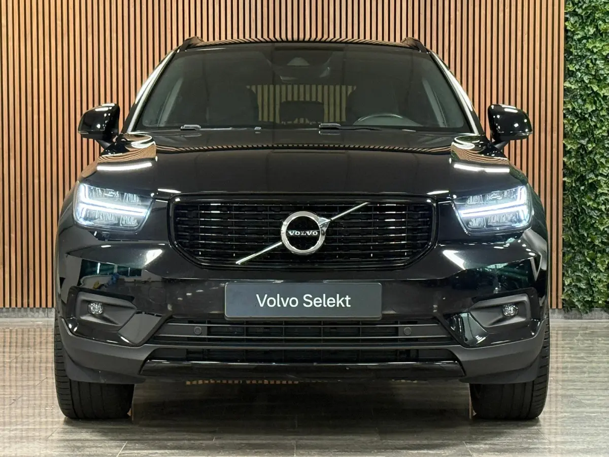 T4 R-Design T4 Recharge R-Design | Bestuurdersstoel elektrisch geheugen | Adaptieve Cruise Control | Stoel en Stuurwielverwarming | Parkeercamera | Standkachel met Volvo On Call App | Pilot 