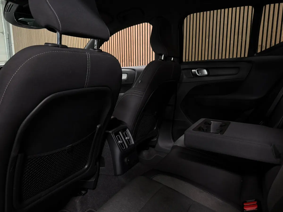 T4 R-Design T4 Recharge R-Design | Bestuurdersstoel elektrisch geheugen | Adaptieve Cruise Control | Stoel en Stuurwielverwarming | Parkeercamera | Standkachel met Volvo On Call App | Pilot 