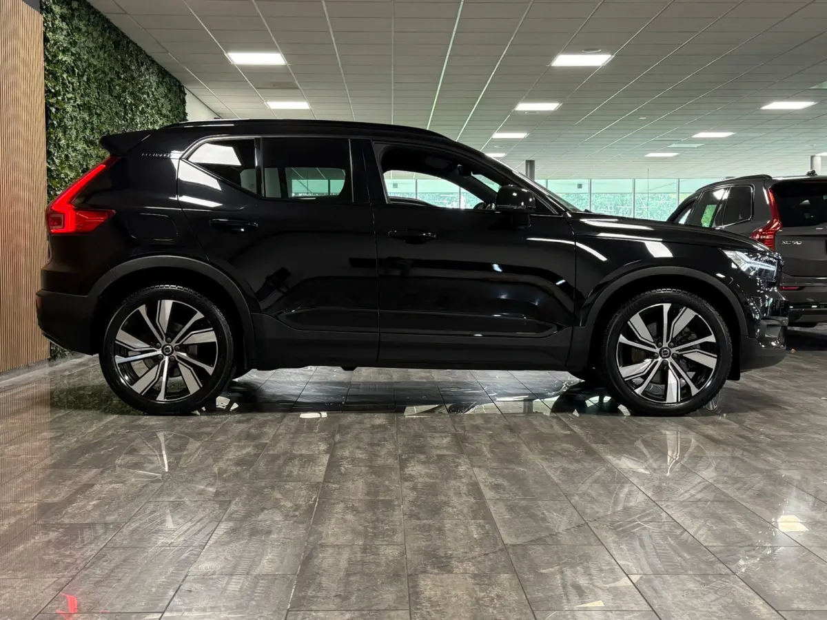 T4 R-Design T4 Recharge R-Design | Bestuurdersstoel elektrisch geheugen | Adaptieve Cruise Control | Stoel en Stuurwielverwarming | Parkeercamera | Standkachel met Volvo On Call App | Pilot 
