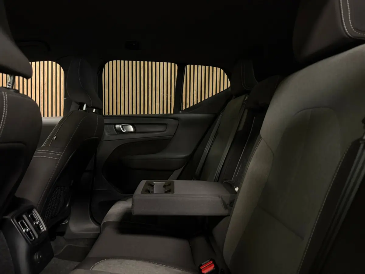 T4 R-Design T4 Recharge R-Design | Bestuurdersstoel elektrisch geheugen | Adaptieve Cruise Control | Stoel en Stuurwielverwarming | Parkeercamera | Standkachel met Volvo On Call App | Pilot 