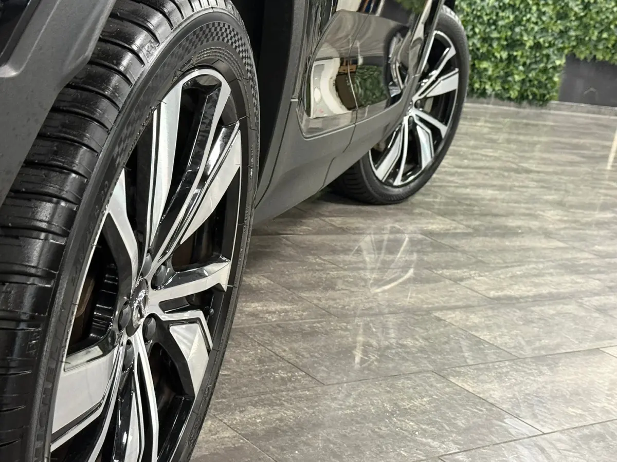T4 R-Design T4 Recharge R-Design | Bestuurdersstoel elektrisch geheugen | Adaptieve Cruise Control | Stoel en Stuurwielverwarming | Parkeercamera | Standkachel met Volvo On Call App | Pilot 